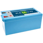 RELiON 25.6V 100Ah RB24V100 LiFePO4 batteri i en neutral baggrund